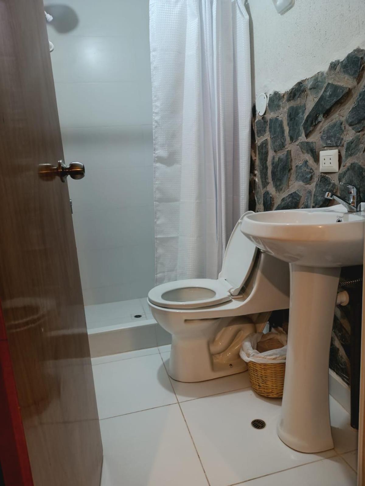 Intikilla Hostal Ollantaytambo Ngoại thất bức ảnh